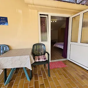 2* Гостевой дом La Pergola